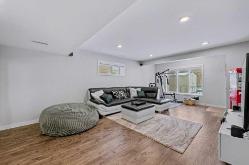 19 Copperfield Crescent Se, Calgary, AB - Indoor