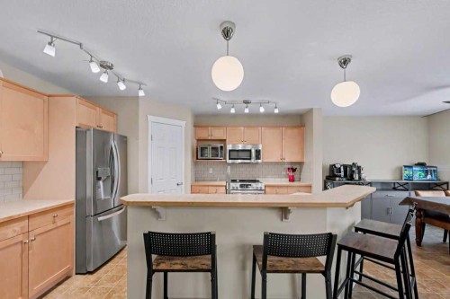 19 Copperfield Crescent Se, Calgary, AB - Indoor Photo Showing Kitchen