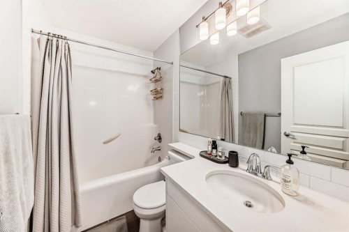 58 Sage Bluff View Nw, Calgary, AB - Indoor Photo Showing Bathroom