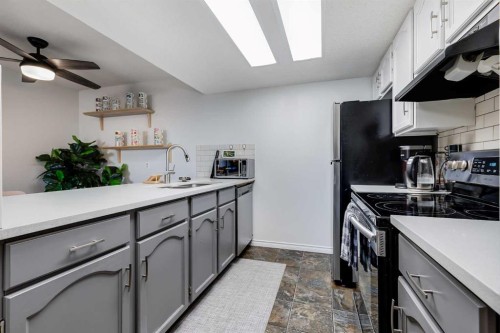 406-2011 University Drive Nw, Calgary, AB - Indoor Photo Showing Kitchen