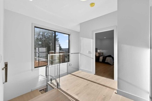 5239 22 Avenue Nw, Calgary, AB - Indoor Photo Showing Other Room