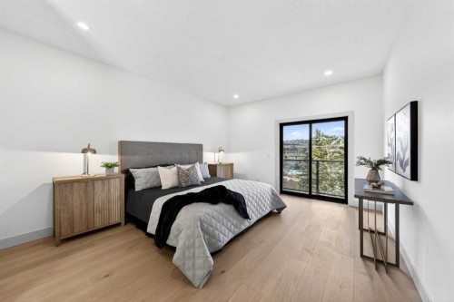 5239 22 Avenue Nw, Calgary, AB - Indoor Photo Showing Bedroom