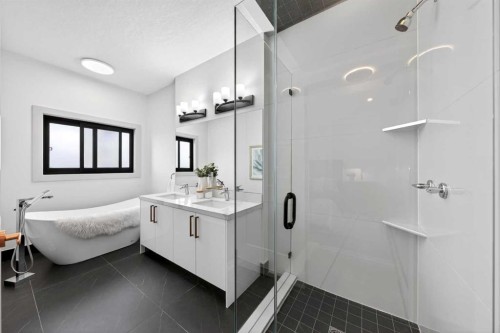 5239 22 Avenue Nw, Calgary, AB - Indoor Photo Showing Bathroom