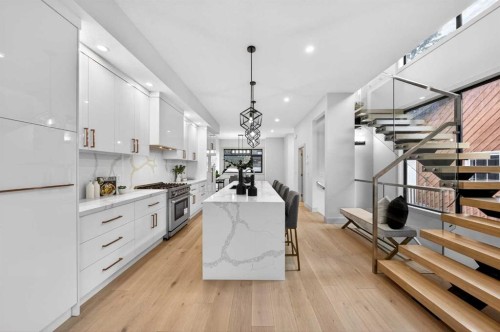 5239 22 Avenue Nw, Calgary, AB - Indoor Photo Showing Kitchen With Upgraded Kitchen