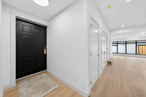 5239 22 Avenue Nw, Calgary, AB - Indoor Photo Showing Other Room