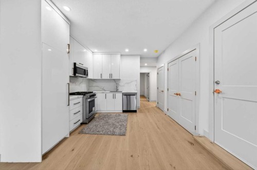 5239 22 Avenue Nw, Calgary, AB - Indoor Photo Showing Kitchen