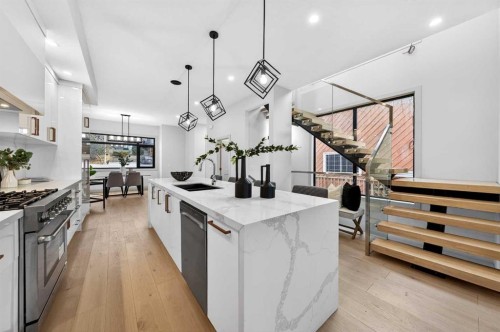 5239 22 Avenue Nw, Calgary, AB - Indoor Photo Showing Kitchen With Upgraded Kitchen