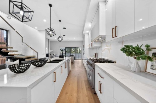 5239 22 Avenue Nw, Calgary, AB - Indoor Photo Showing Kitchen With Double Sink With Upgraded Kitchen