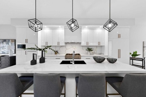 5239 22 Avenue Nw, Calgary, AB - Indoor Photo Showing Kitchen With Upgraded Kitchen