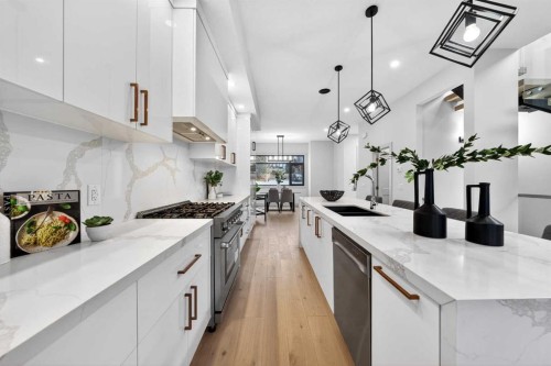 5239 22 Avenue Nw, Calgary, AB - Indoor Photo Showing Kitchen With Upgraded Kitchen