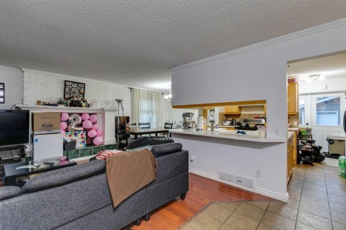 100 Allandale Close Se, Calgary, AB - Indoor Photo Showing Living Room