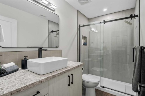 311 Chaparral Ravine View Se, Calgary, AB - Indoor Photo Showing Bathroom