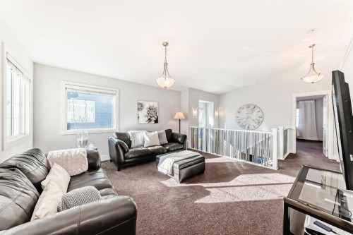 28 Ranchers Manor, Okotoks, AB - Indoor Photo Showing Living Room