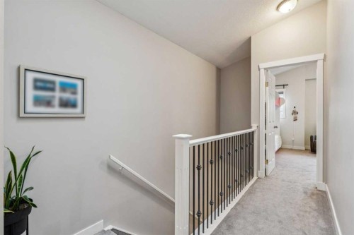 133 25 Avenue Ne, Calgary, AB - Indoor Photo Showing Other Room