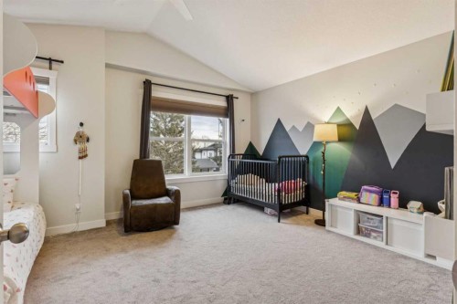 133 25 Avenue Ne, Calgary, AB - Indoor Photo Showing Bedroom
