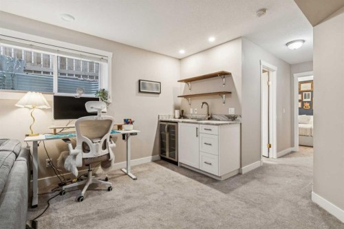 133 25 Avenue Ne, Calgary, AB - Indoor Photo Showing Office