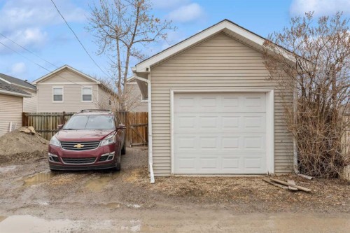 133 25 Avenue Ne, Calgary, AB - Outdoor