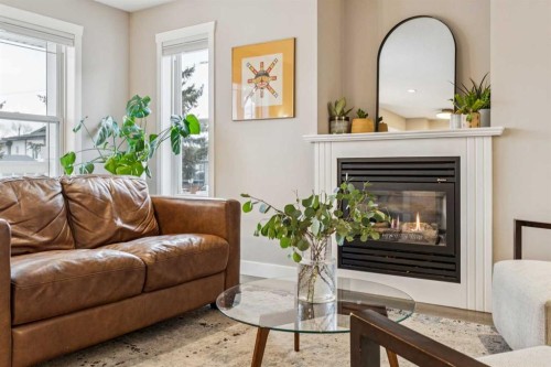 133 25 Avenue Ne, Calgary, AB - Indoor Photo Showing Living Room With Fireplace
