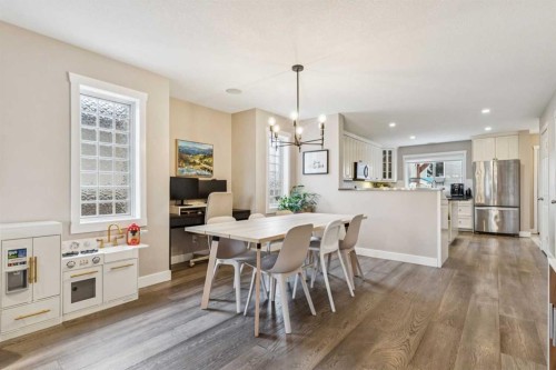 133 25 Avenue Ne, Calgary, AB - Indoor Photo Showing Dining Room