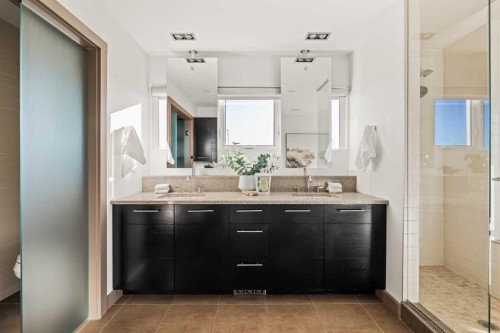 101 Aspen Meadows Hill Sw, Calgary, AB - Indoor Photo Showing Bathroom