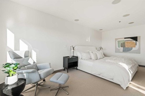 101 Aspen Meadows Hill Sw, Calgary, AB - Indoor Photo Showing Bedroom