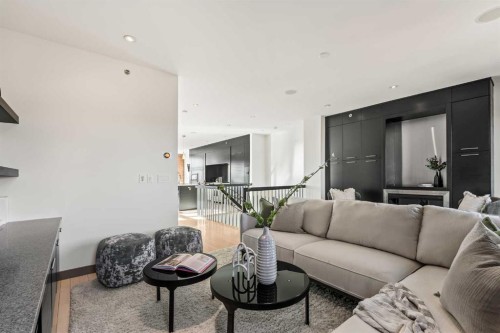 101 Aspen Meadows Hill Sw, Calgary, AB - Indoor Photo Showing Living Room