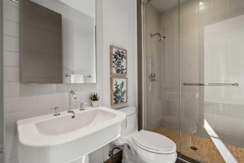 101 Aspen Meadows Hill Sw, Calgary, AB - Indoor Photo Showing Bathroom