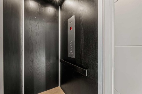 101 Aspen Meadows Hill Sw, Calgary, AB - Indoor Photo Showing Other Room