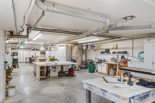 1206-151 Country Village Road Ne, Calgary, AB - Indoor Photo Showing Garage