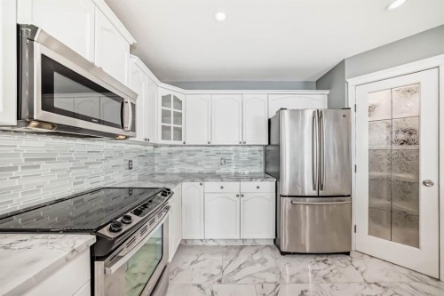 40 Cimarron Crescent, Okotoks, AB - Indoor Photo Showing Kitchen With Stainless Steel Kitchen