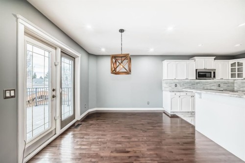 40 Cimarron Crescent, Okotoks, AB - Indoor Photo Showing Kitchen