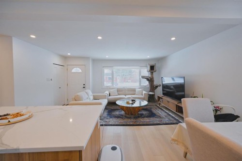 7611 Fleetwood Drive Se, Calgary, AB - Indoor Photo Showing Living Room