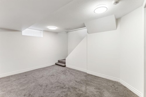 7611 Fleetwood Drive Se, Calgary, AB - Indoor Photo Showing Other Room