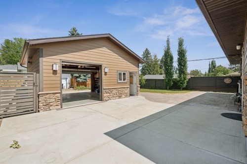 7611 Fleetwood Drive Se, Calgary, AB - Outdoor With Exterior