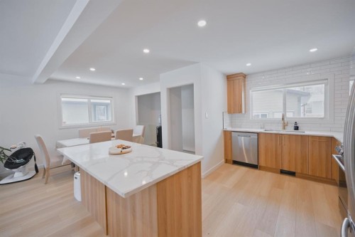 7611 Fleetwood Drive Se, Calgary, AB - Indoor Photo Showing Other Room