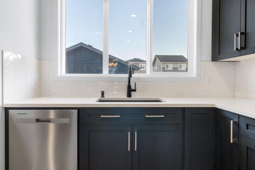 317 Midgrove Link Sw, Airdrie, AB - Indoor Photo Showing Kitchen