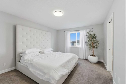 30 Belmont Crescent Sw, Calgary, AB - Indoor Photo Showing Bedroom