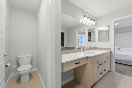 30 Belmont Crescent Sw, Calgary, AB - Indoor Photo Showing Bathroom
