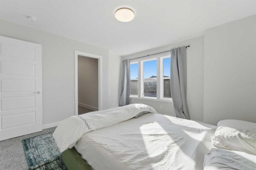 30 Belmont Crescent Sw, Calgary, AB - Indoor Photo Showing Bedroom