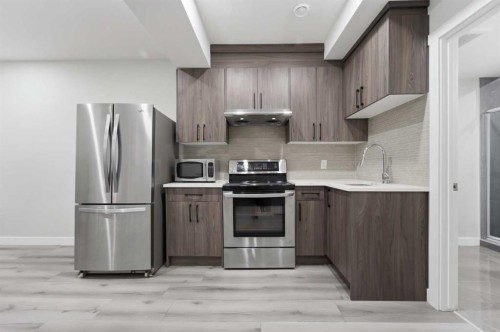 30 Belmont Crescent Sw, Calgary, AB - Indoor Photo Showing Kitchen