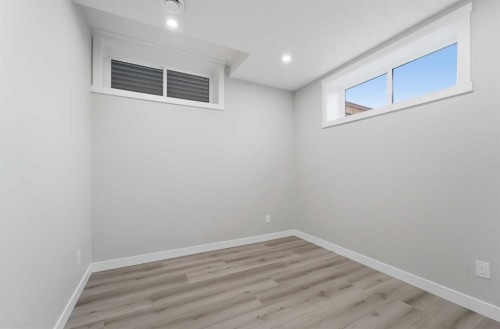 30 Belmont Crescent Sw, Calgary, AB - Indoor Photo Showing Other Room