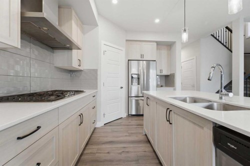 30 Belmont Crescent Sw, Calgary, AB - Indoor Photo Showing Kitchen With Double Sink With Upgraded Kitchen