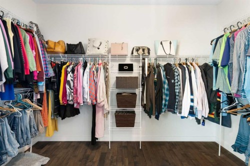 71 Muirfield Close, Lyalta, AB - Indoor With Storage