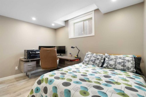 71 Muirfield Close, Lyalta, AB - Indoor Photo Showing Bedroom