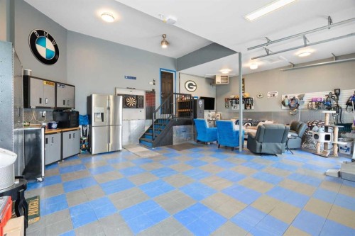 71 Muirfield Close, Lyalta, AB - Indoor Photo Showing Garage