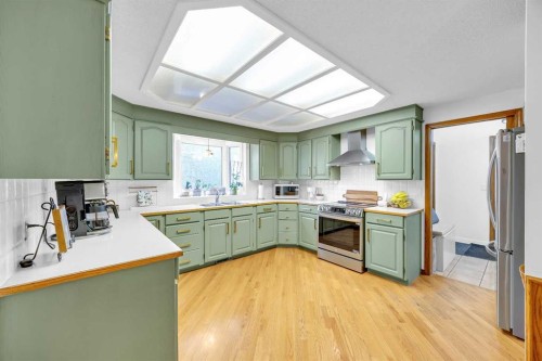 874 Riverbend Drive Se, Calgary, AB - Indoor Photo Showing Kitchen