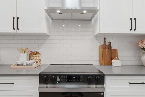 937 Reynolds Lane, Airdrie, AB - Indoor Photo Showing Kitchen