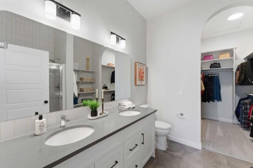 937 Reynolds Lane, Airdrie, AB - Indoor Photo Showing Bathroom