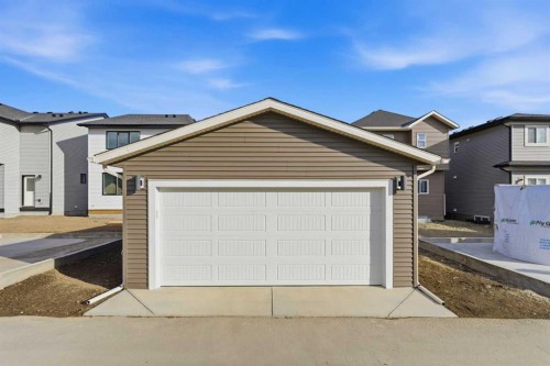 937 Reynolds Lane, Airdrie, AB - Outdoor