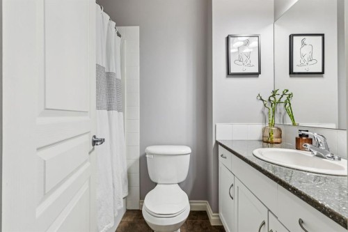 12-140 Rockyledge View Nw, Calgary, AB - Indoor Photo Showing Bathroom